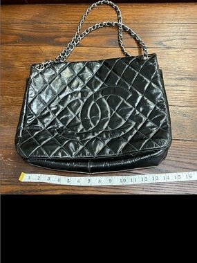 CHANEL Black Quilted Lambskin Shoulder Bag with Chain Strap